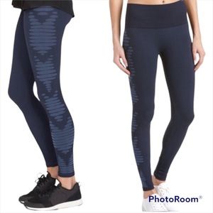 Spanx seamless Gray Aztec side striped leggings Size L/G